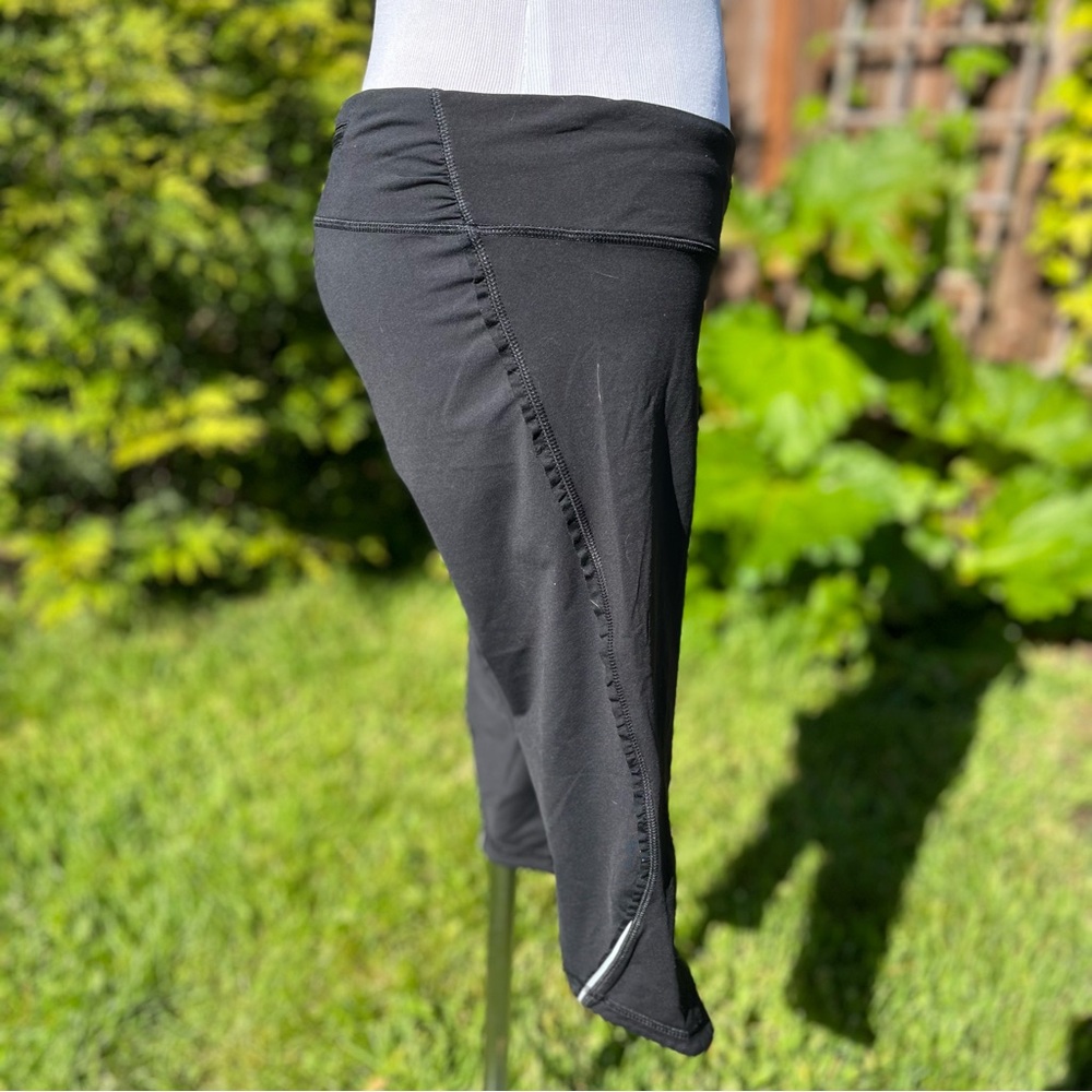 Lululemon Run Fast Free Crop Sz 8 Black, Ruffle Reflective Power Luxtreme - Picture 3 of 14